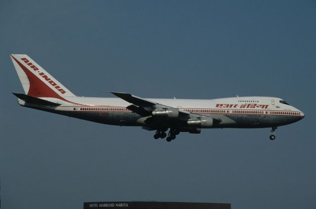 Boeing 747-200 (VT-EBN) - Short Final at Narita Intl Airport Rwy16R on 1997/04/13