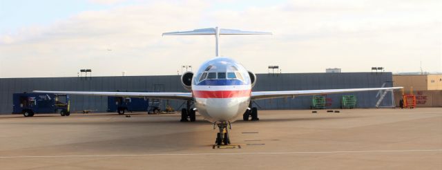 McDonnell Douglas MD-80 —