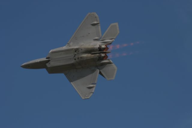 — — - F-22 EAA 2008