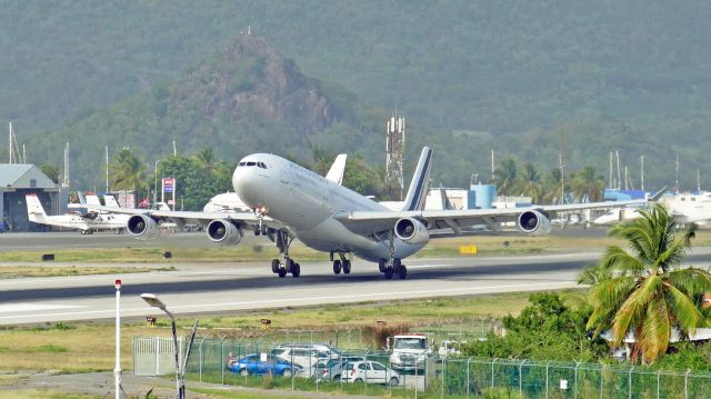 Airbus A340-300 (F-GLZO)