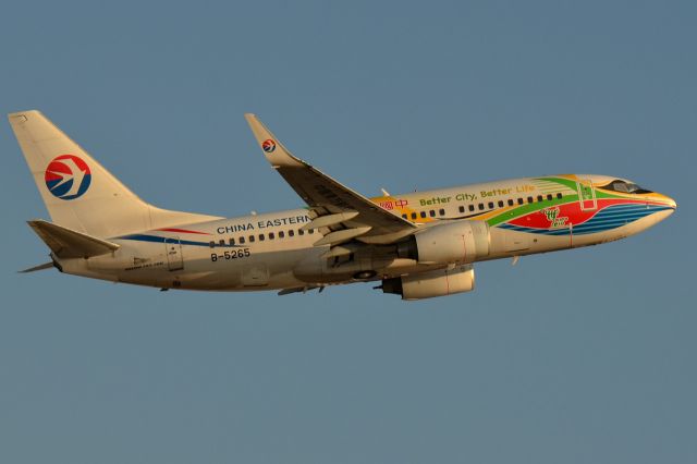 Boeing 737-700 (B-5265)