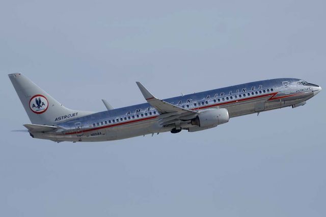 Boeing 737-800 (N951AA) - American Airlines retro Astrojet 737-823 N195AA paid a visit to Phoenix Sky Harbor on April 11, 2015.