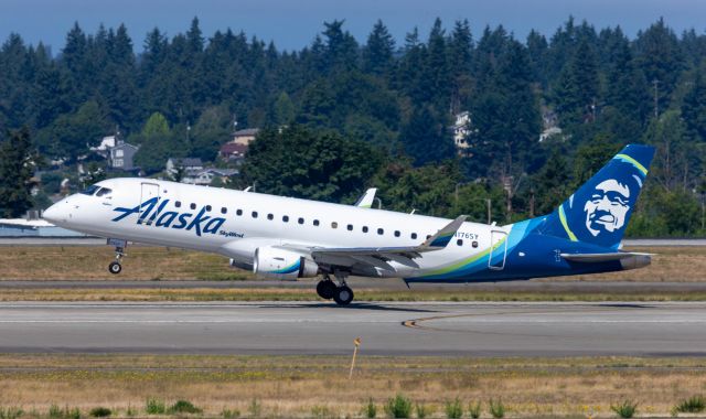 EMBRAER 175 (long wing) (N176SY) - Jake Youngs, Realtor & Aviation Photographer ð©ð¸br /602.628.3487 ð±br /JakeYoungs@JakeYRealty.com ð¥br /jake.homesinphoenixazarea.com✉️