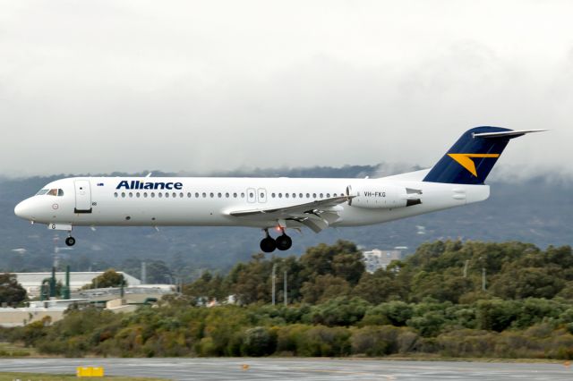 Fokker 100 (VH-FKG) - Fokker F-28-100 Alliance Airlines VH-FKG R03 YPPH 25/07/17