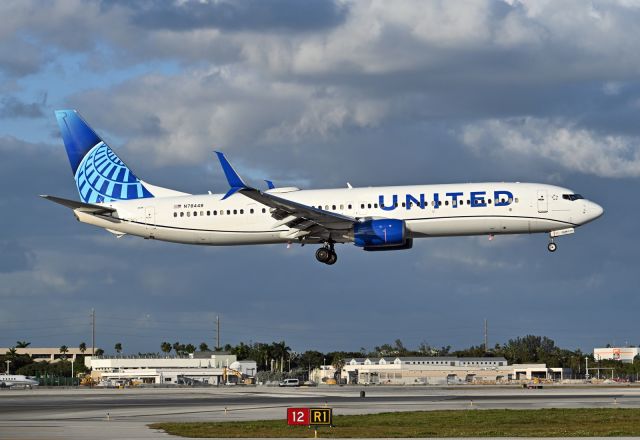 Boeing 737-900 (N78448)