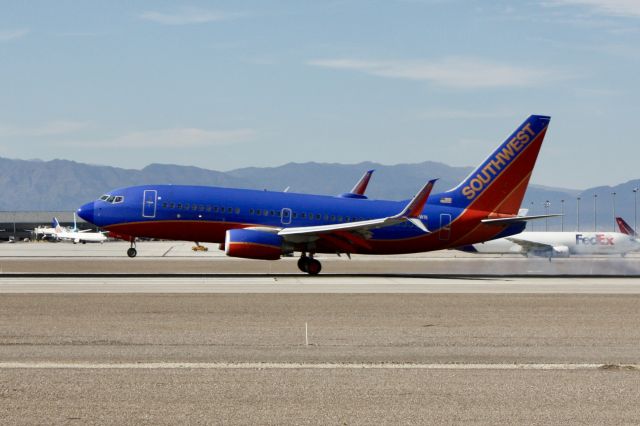 Boeing 737-700 (N960WN)