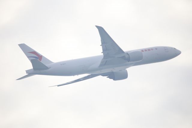 BOEING 777-200LR (B-2077)