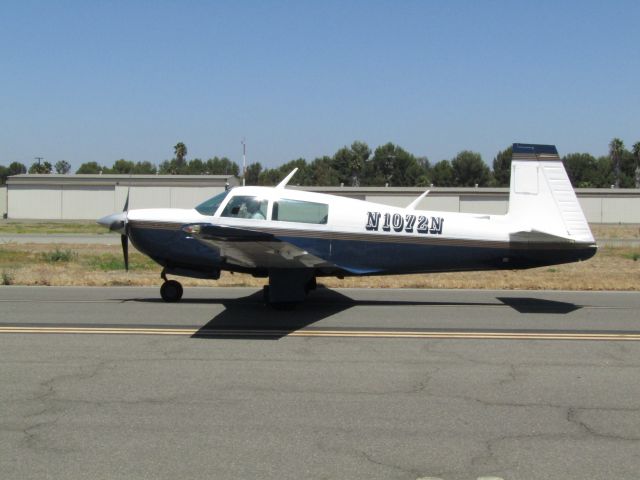 Mooney M-20 (N1072N) - Taxiing to ramp