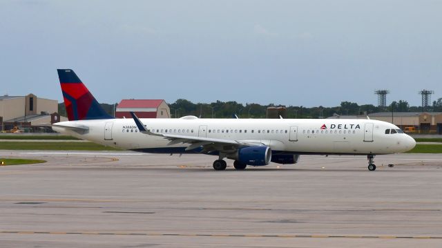 Airbus A321 (N388DN) - Delta Air Lines Airbus A321-211(WL) N388DN in Detroit 