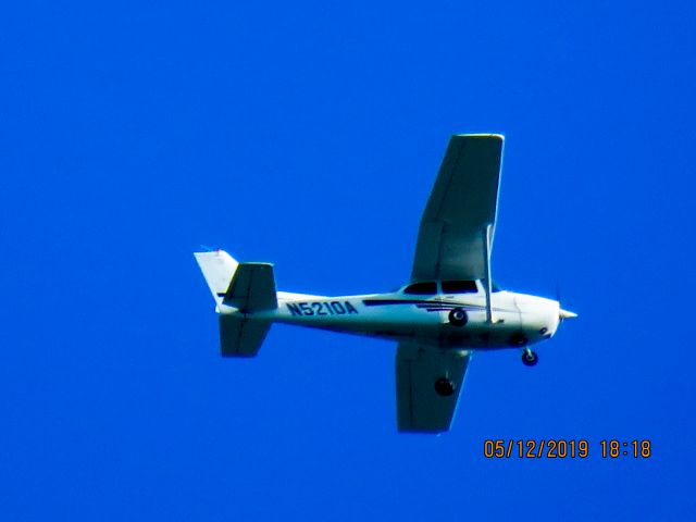Cessna Skyhawk (N5210A)