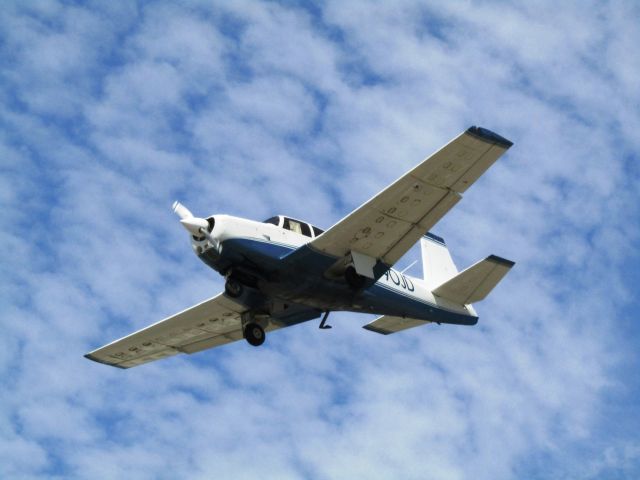 Mooney M-20 (N990JD) - Landing RWY 24