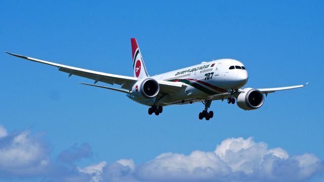 Boeing 787-8 (S2-AJS) - BOE954 on final to Rwy 16R to complete a ferry flight from KBFI on 7.20.18. (ln 726 / cn 40126). The aircraft had just returned from the Farnborough airshow flying as BOE787. The aircraft is using temporary reg #N1015B.