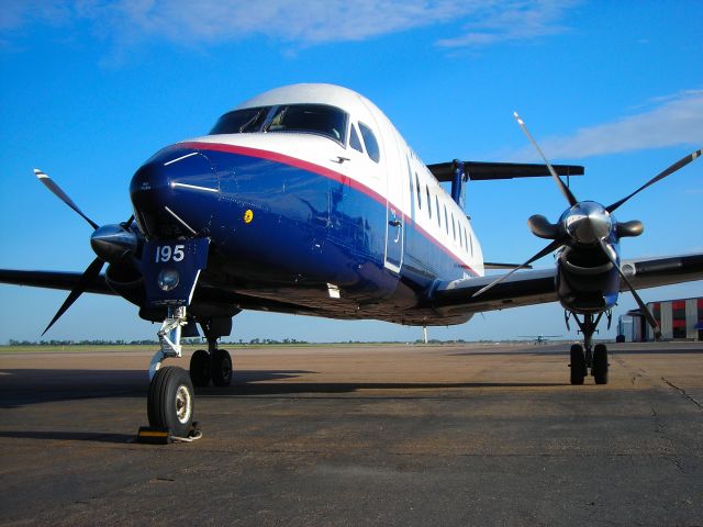 Beechcraft 1900 (N195GL)