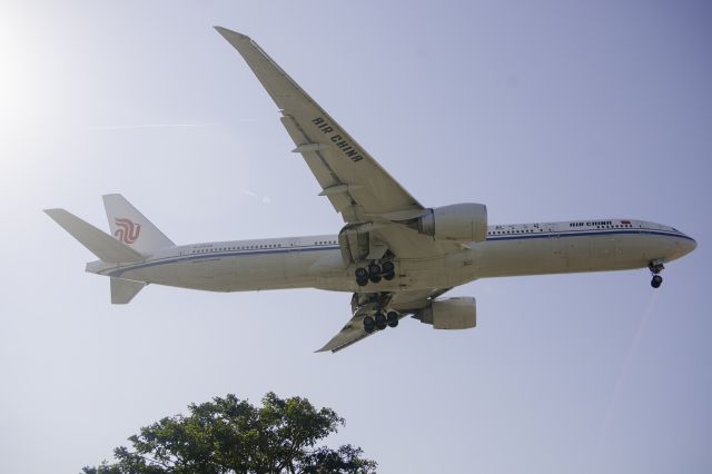 BOEING 777-300 (B-2038)