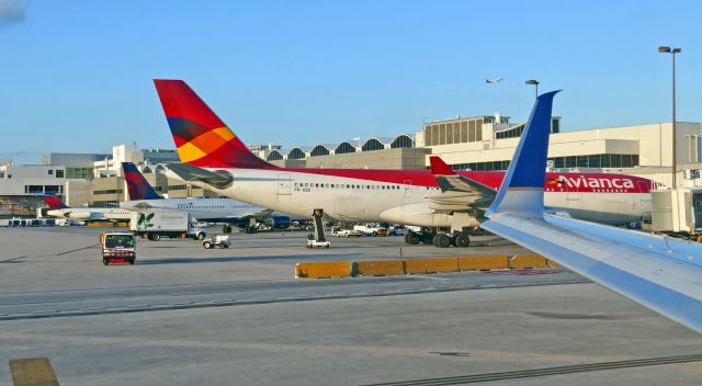 Airbus A330-300 (PR-OBS)