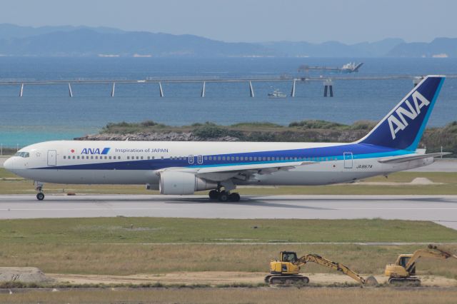 BOEING 767-300 (JA8674)