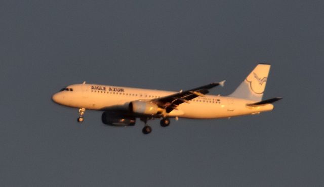 Airbus A320 (F-HBAE) - 2012 - Approach at sunset