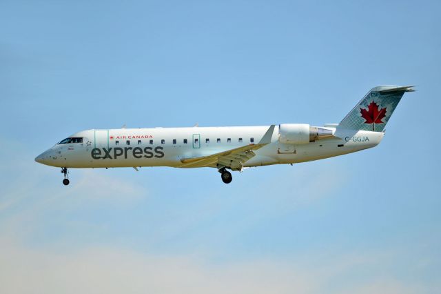 Canadair Regional Jet CRJ-200 (C-GGJA)