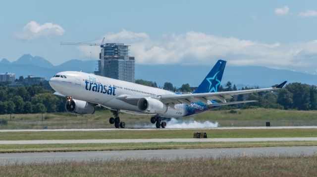 Airbus A330-300 (C-GTSI)