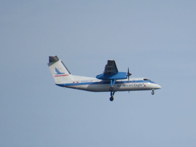 de Havilland Dash 8-100 (N837EX) - Taken at East Rock Park, New Haven, CT, USA