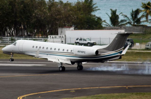 Embraer ERJ-135 (N910FL)