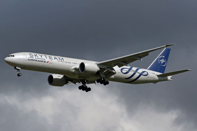 BOEING 777-300 (F-GZNE) - "SkyTeam" livery