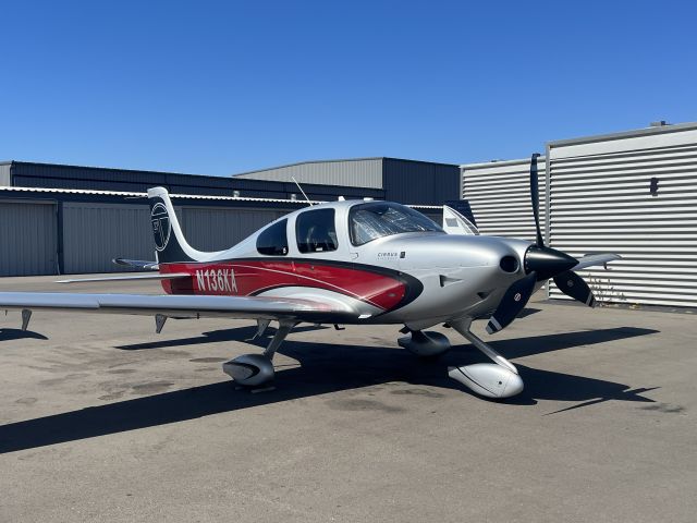 Cirrus SR-22 (N136KA)