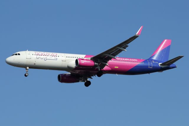 Airbus A321 (HA-LTC) - 17/01/2023: Flight from Bucharest (OTP), Romania, on final to runway 26.