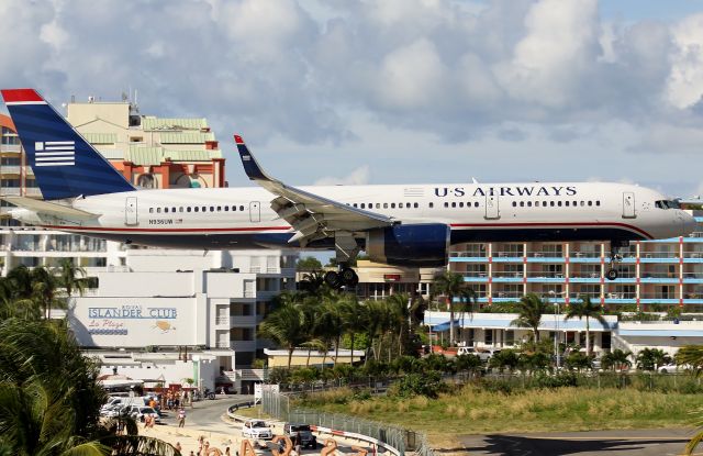 BOEING 767-200 (N936UW)