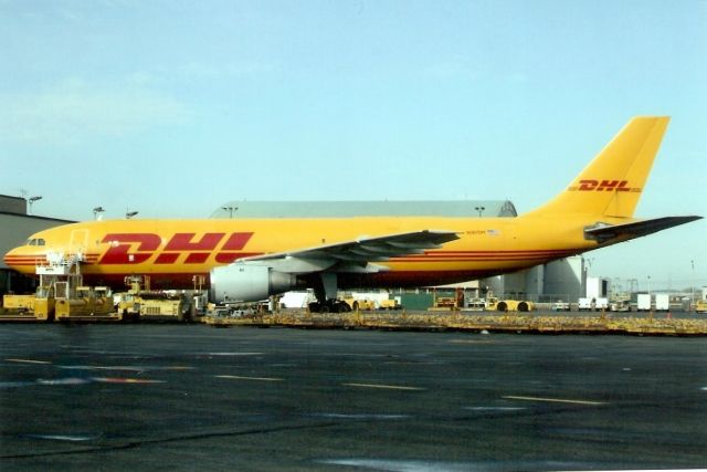 Airbus A300F4-200 (N367DH) - Seen here in Jan-07.  Registration cancelled 1-Mar-12.  Broken up at KIGM.