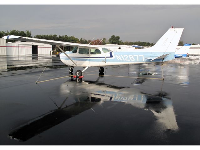 Cessna Skyhawk (N12877)