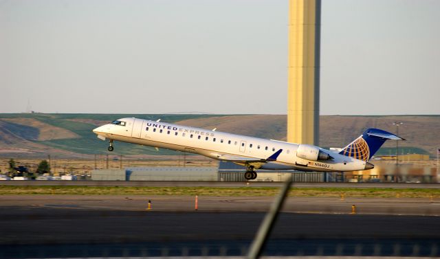 Canadair Regional Jet CRJ-700 (N166GJ)