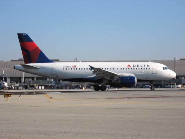 Airbus A319 (N337NB) - Holding on RWY 19R