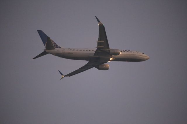 Boeing 737-800 (N12238)
