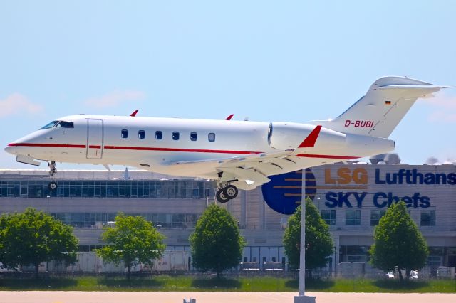 Bombardier Challenger 300 (D-BUBI)