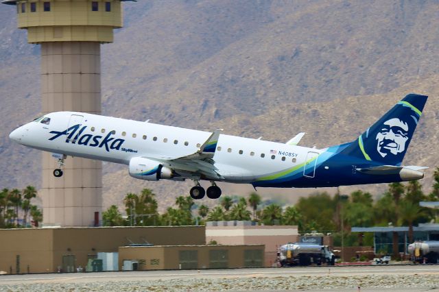 Embraer 175 (N408SY)