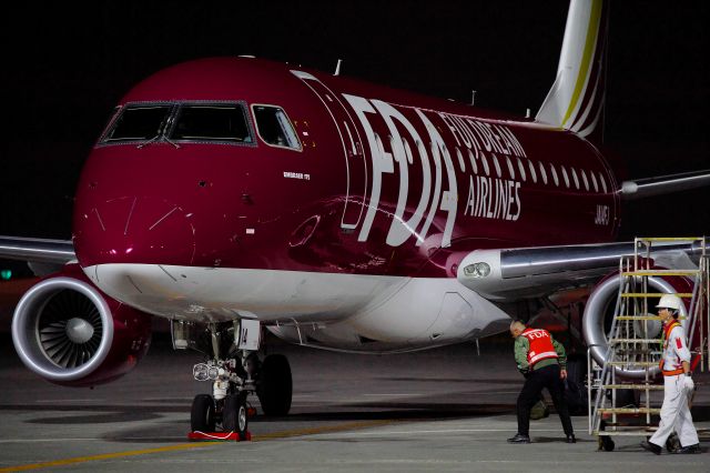 Embraer 175 (JA14FJ)