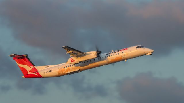 de Havilland Dash 8-400 (VH-QOW) - Western Plains Zoo Livery. 1/125th second.