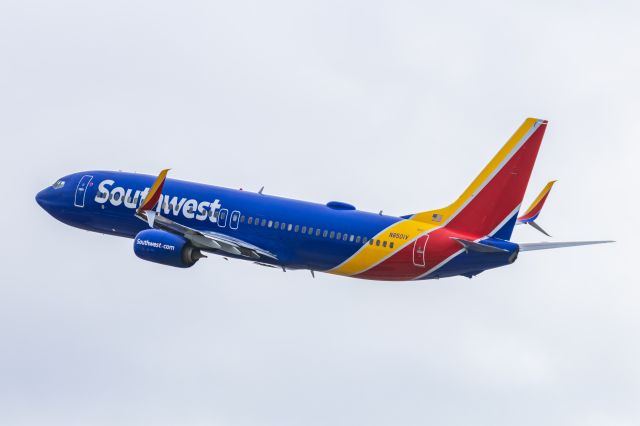 Boeing 737-800 (N8501V) - A Southwest Airlines 737-800  taking off from PHX on 2/14/23. Taken with a Canon R7 and Canon EF 100-400 II L lens.