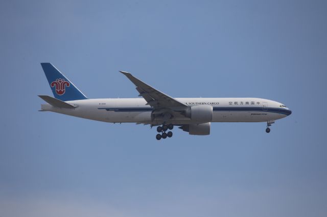 BOEING 777-200LR (B-2041)