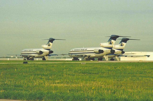 BOEING 727-200 — - Thres' Tri-Holers from back in the day...photo taken mid to late 90's. Scanned from a print.