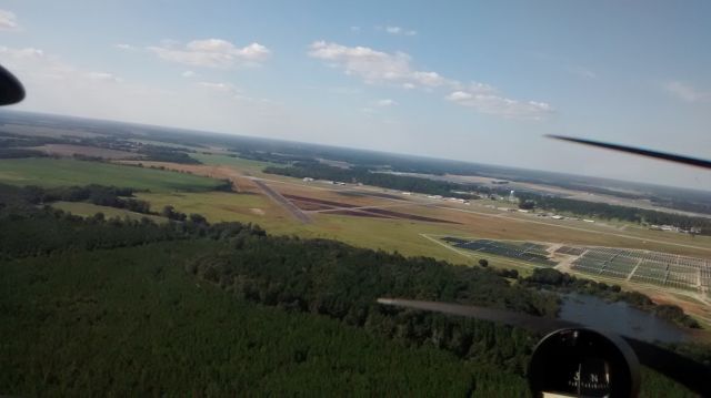 Cessna Skyhawk (N738ZC) - Turning final at Bainbridge, GA