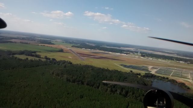 Cessna Skyhawk (N738ZC) - Turning final at Bainbridge, GA