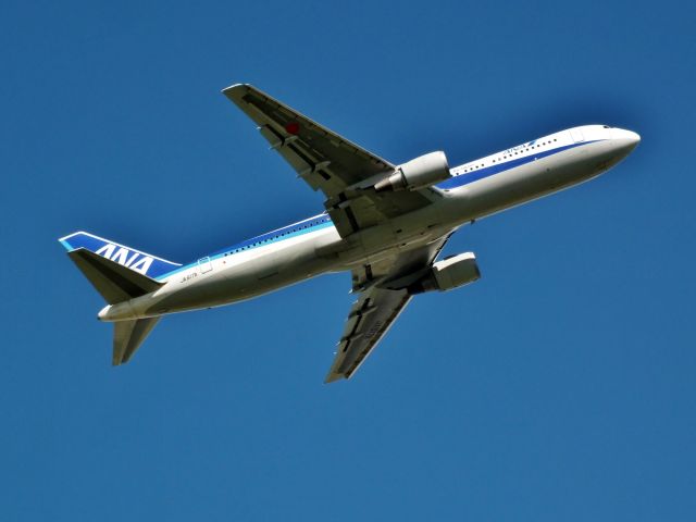 BOEING 767-300 (JA617A)
