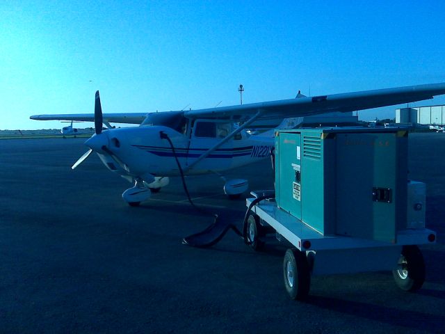 Cessna 206 Stationair (N1221X) - GPU Start