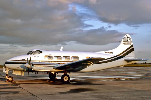 VH-ABM — - PENGUIN EXPRESS - DE HAVILLAND (RILEY) TURBO-EXEC 400 (DH-104) - REG : VH-ABM (CN 04097) - ESSENDON AIRPORT VIC. AUSTRALIA - YMEN (21/9/1978)