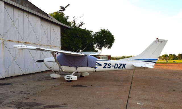 Cessna Skylane (ZS-DZK) - Cessna 182H Skylane ZS-DZK in Pretoria 
