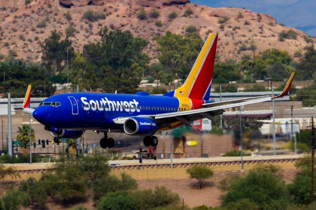 Boeing 737-700 (N7821L) - Southwest Airlines 737-700 landing at PHX on 9/10/22. Taken with a Canon 850D and Tamron 150-600mm G2 lens.