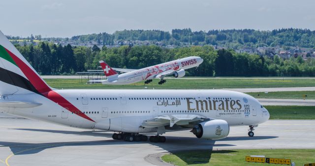 Airbus A380-800 (A6-EDK)