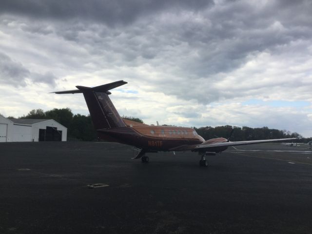 Beechcraft Super King Air 200 (N81TF) - Nice king air at KVAY